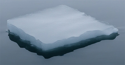 یخ غوطه ور در آب