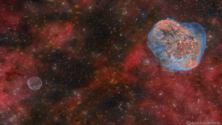 سحابی هلالی و حباب صابون — تصویر نجومی ناسا