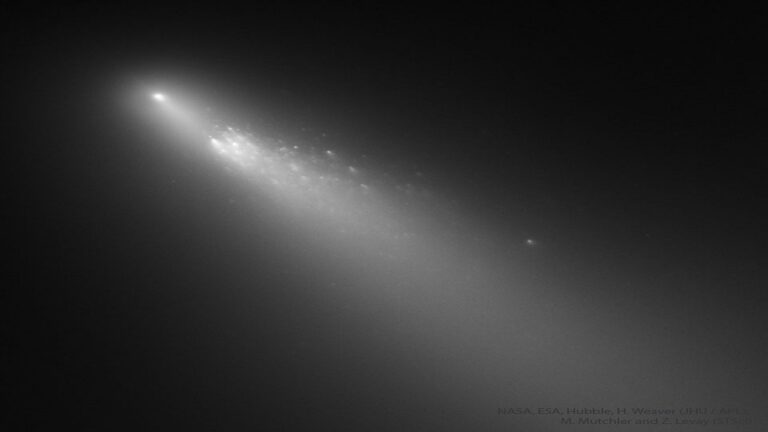 دنباله دار اشواسمان-وخمن ۳ — تصویر نجومی ناسا