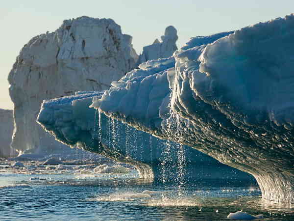 یخ‌های در حال آب شدن در طبیعت