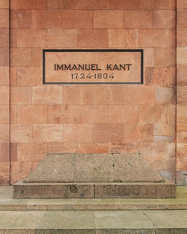 قبر ایمانوئل کانت در شهر کونیگسبرگ یا کالینینگراد فعلی 