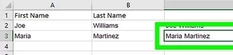 جدولی از نام و نام خانوادگی در اکسل که در ستون سوم در یک سلول ترکیب شده اند
