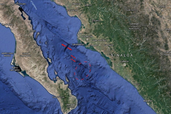 تصویر ماهواره‌‌ای خلیج کالیفرنیا که نواحی زلزله‌خیز و جابجایی احتمالی صفحات تکتونیکی بر روی آن مشخص شده است. - خلیج چیست