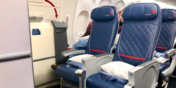 صندلی های راحت هواپیمایی دلتا در هواپیما - برندینگ چیست