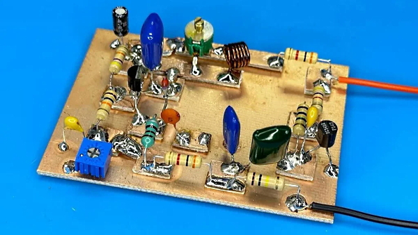 مداری متشکل از اجزای الکترونیکی مختلف - ساخت گیرنده رادیو fm