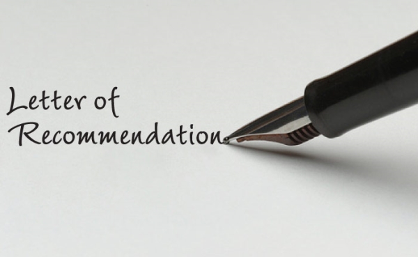 متن letter of recommendation در کنار یک روان نویس سنتی 