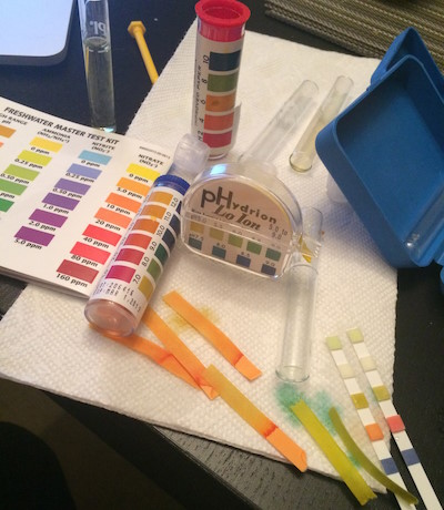 کاغذها و نوارهای رنگی تشخیص اسیدیته