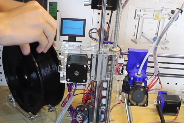 بارگذاری فیلامنت بر روی پرینتر سه بعدی