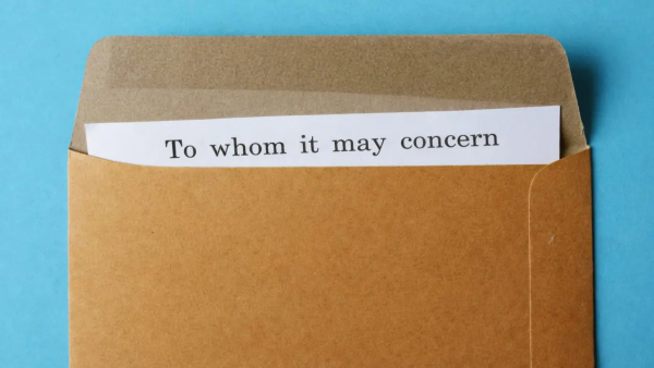 نامه‌ای داخل پاکت که روی آن نوشته شده: to whom it may concern