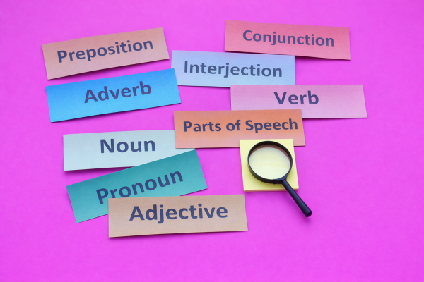 نام چند مبحث گرامری روی کاغذرنگی