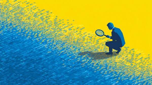 برنامه نویسی که در حال اسکن کردن دادهها با ذرهبین است.