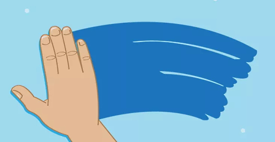 دستی که روی یک شیشه مرطوب کشیده شده است. 