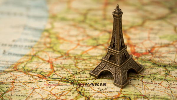 برج ایفل برای نشان دادن لهجه فرانسوی پاریسی