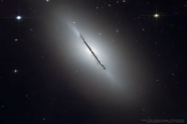 لبه کهکشان NGC 5866