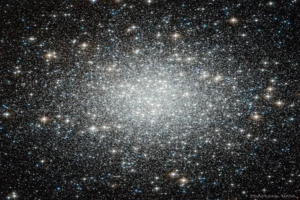 ستاره های آبی سرگردان در خوشه کروی M53