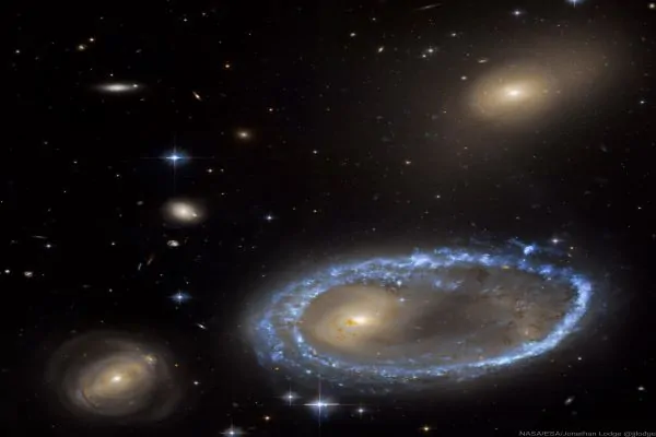 کهکشان حلقه ای AM 0644-741