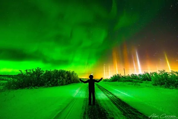 شفق قطبی و ستون های نور بر فراز نروژ
