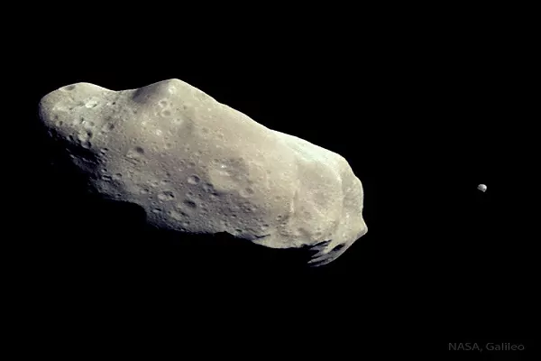 سیارک آیدا و قمرش داکتیل